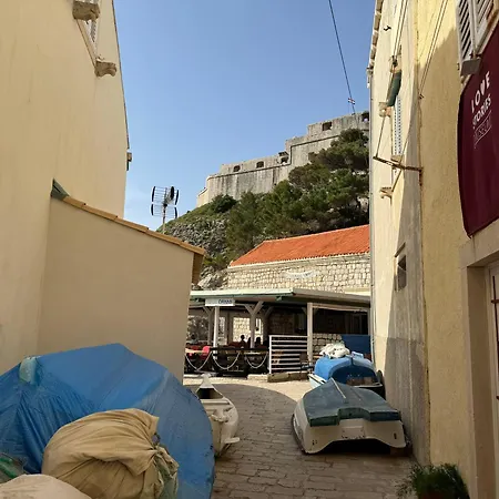 Apartment Old By The Sea, Jazz *