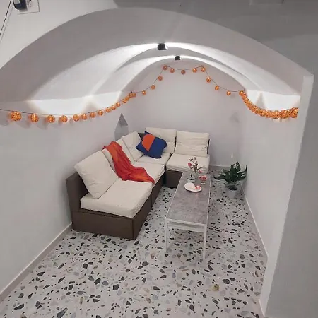 Apartment Old By The Sea, Jazz