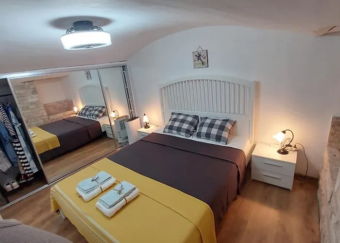 Old By The Sea, Jazz Апартаменты