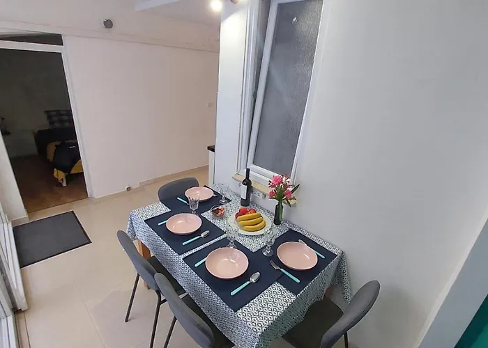 Old By The Sea, Jazz Апартаменты