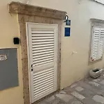Apartment Old By The Sea, Jazz