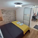 Old By The Sea, Jazz Apartment *