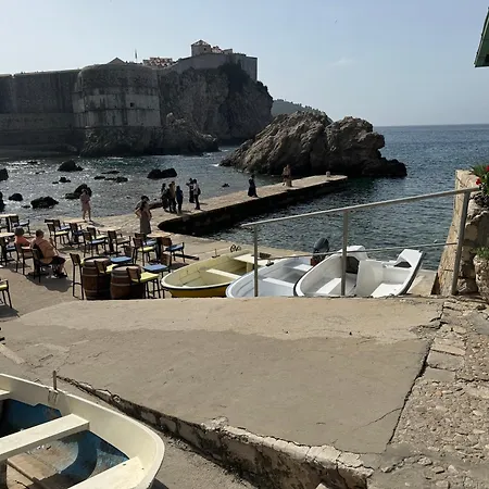 Old By The Sea, Jazz Appartement