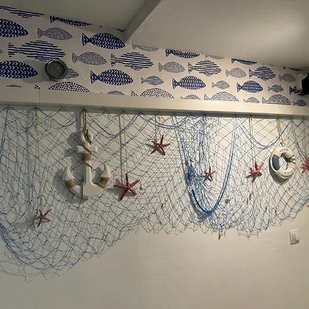 Old By The Sea, Jazz Apartman